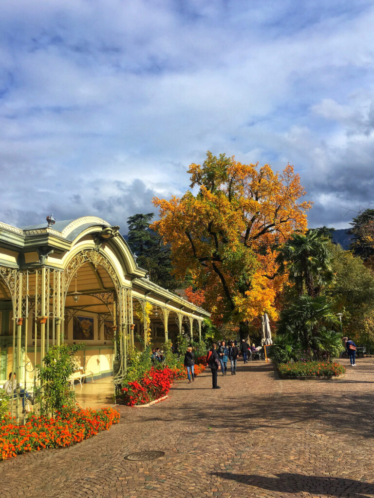 Meran Kurpromenade mit Wandelhalle