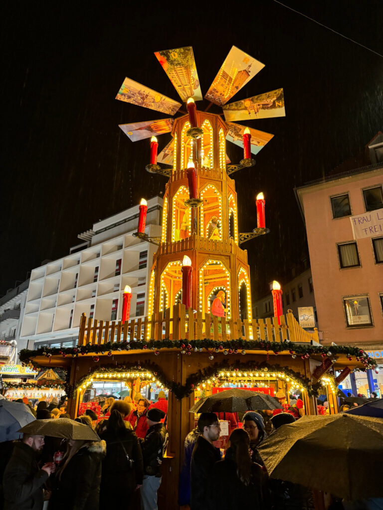 Weihnachtsmarkt Würzburg Pyramide